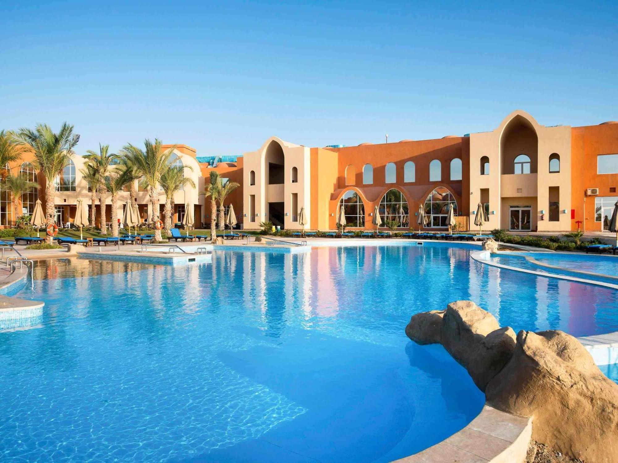 Superior Double Room with Pool Side View